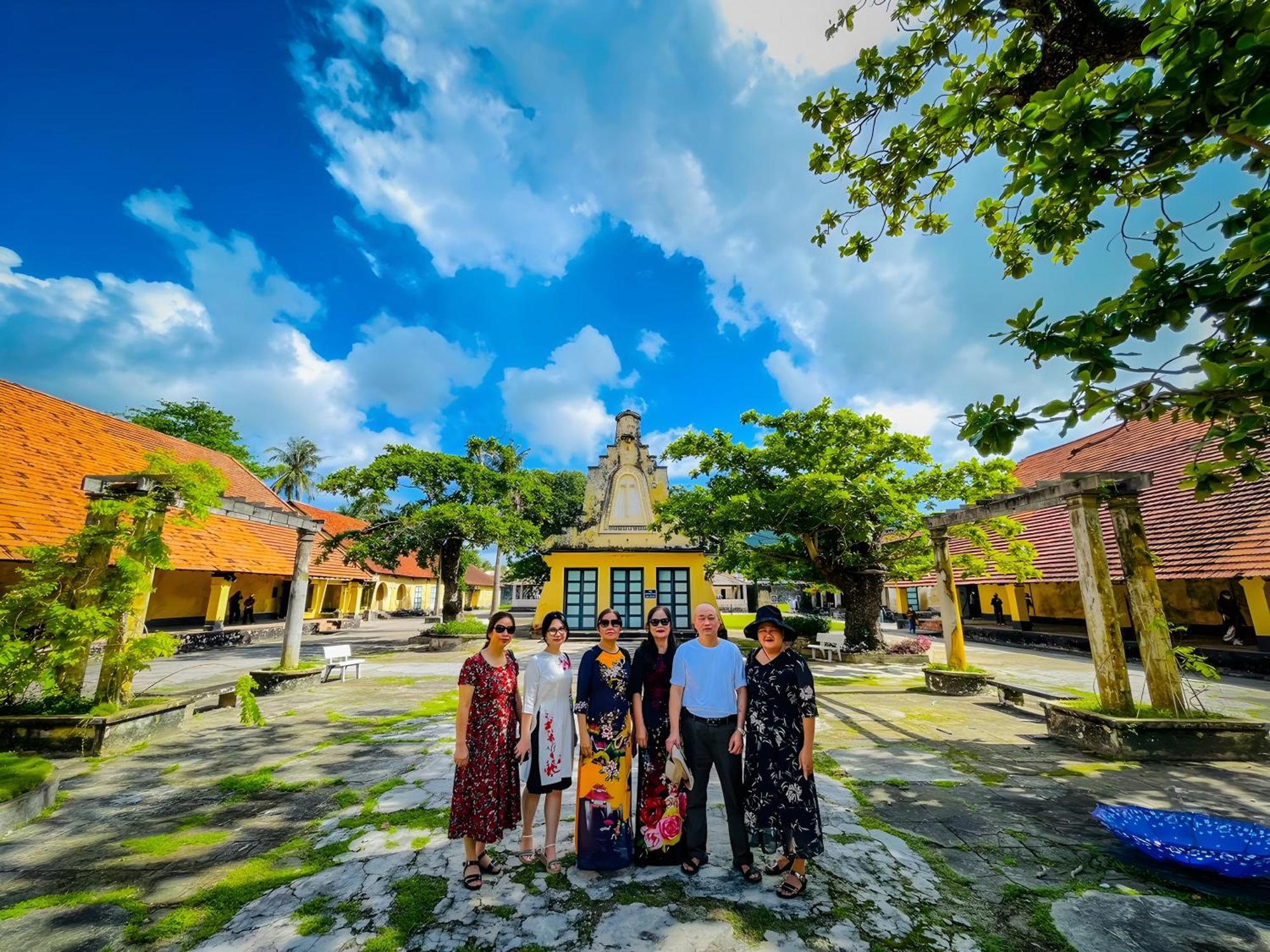 Duy Canh Homestay Chi Khu Co Ong Exterior foto